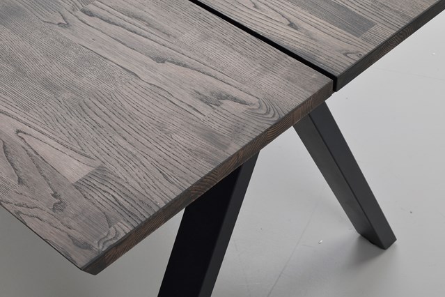Eettafel 'Carradale' 220x100cm - Bruin/V-poot