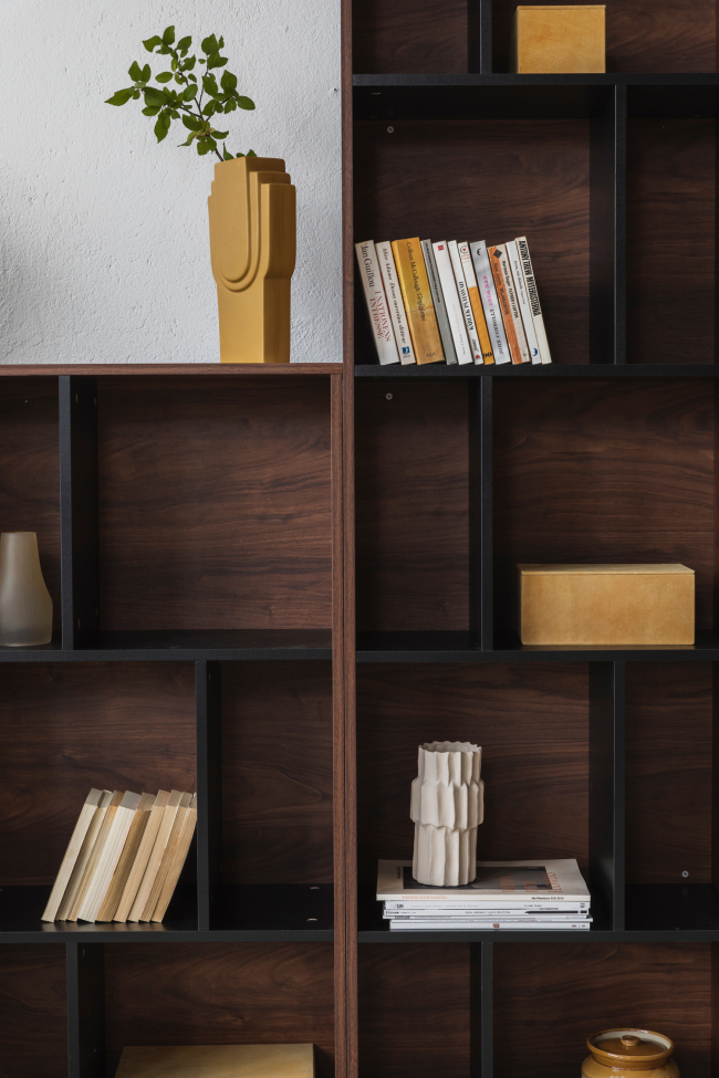 Boekenkast 'Colin' 60x210 - Noten/Zwart