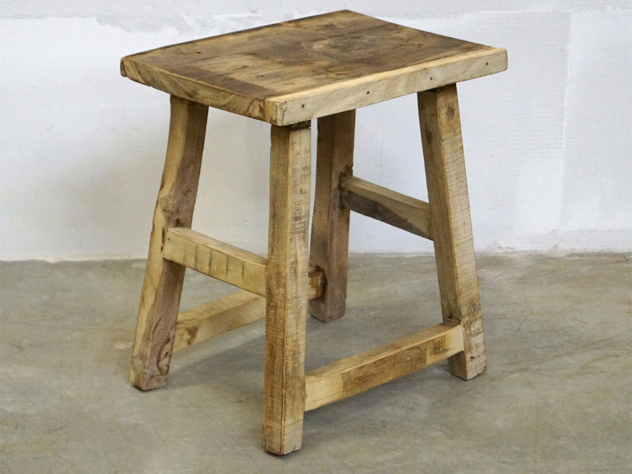 Kruk 'Raw' - Gerecycled Hout