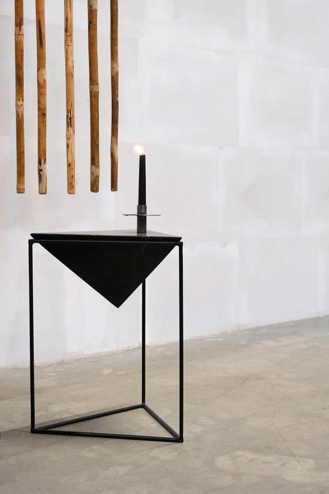 Piramidevormige bijzettafel 'Giza' - Zwart