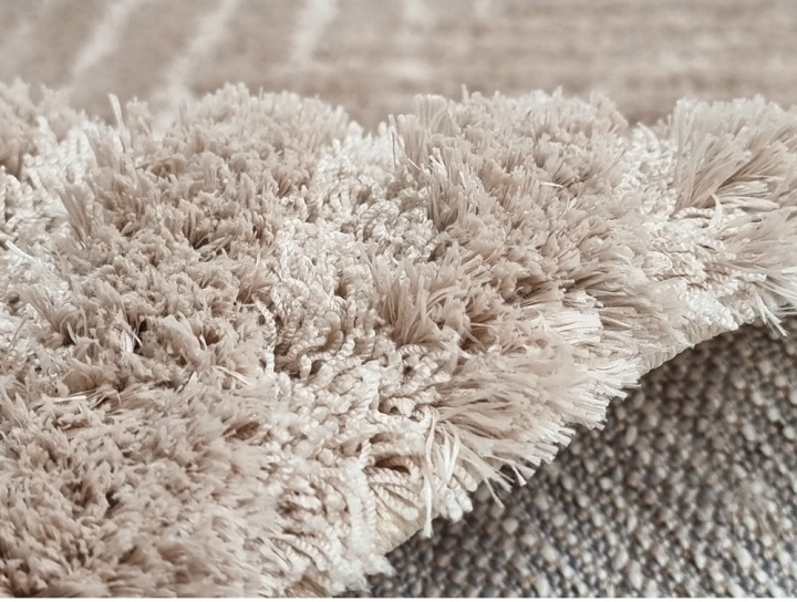 Hoogpolig vloerkleed \'Monti\' - Beige in de groep CAMPAGNE / Inrichting / Vloerkleden bij Reforma (H100106)