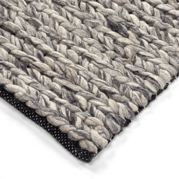 Wollen vloerkleed \'Talvia Braided Wool\' - Donkergrijs in de groep Inrichting / Vloerkleden / Wollen tapijten bij Reforma (V1029)
